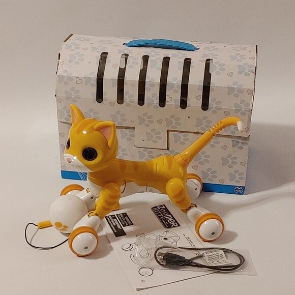 Zoomer Kitty Orange Tabby Cat Carrier Cat Charging Cable Manual Ball Toy Tail - Picture 1 of 14